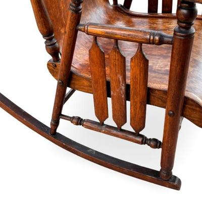 Vintage Craftsman Oak Bentwood Rocking Chair	35x26x34in	196188
Vintage Craftsman Oak Bentwood Rocking Chair	35x26x34in	196188

