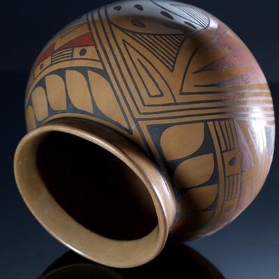 Mata Ortiz Polychrome Round Olla Pottery by SanBe Vase	6in H x 6.5in diameter at widest point 	196053

