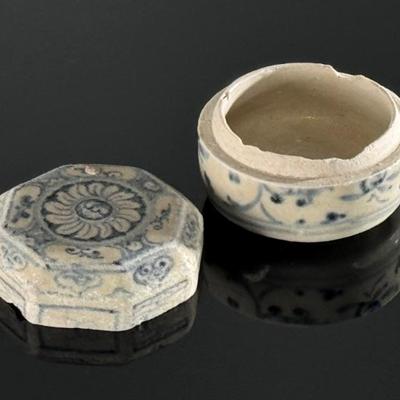 Lot of 2 Hoi An Shipwreck Ceramic Lidded Jars Viennese Porcelain 		289027
