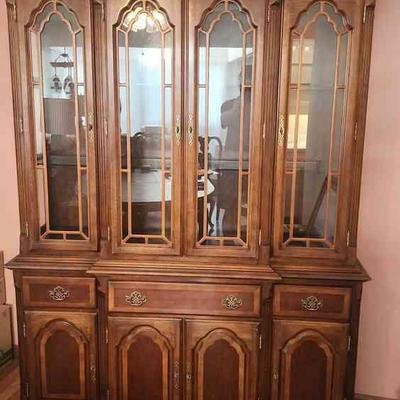 MRM135 - Lighted China Hutch/Display Case