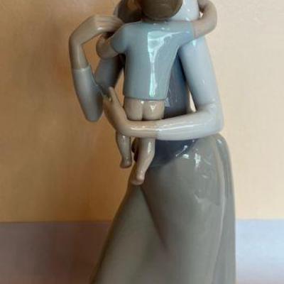 MRM258 Lladro Mother & Child Figurine