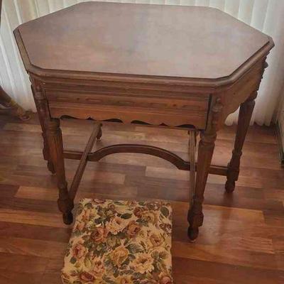 MRM163 - Atwood Kent Radio Table And Footstool