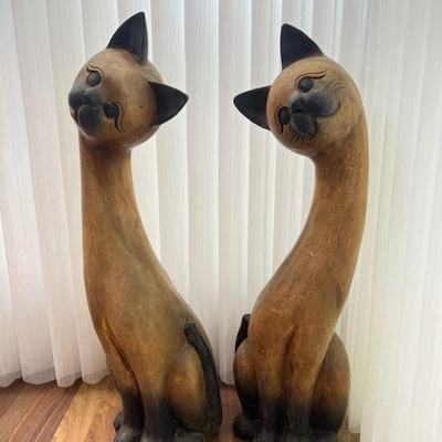 MRM094- (2) Wooden Siamese Decorative Cats