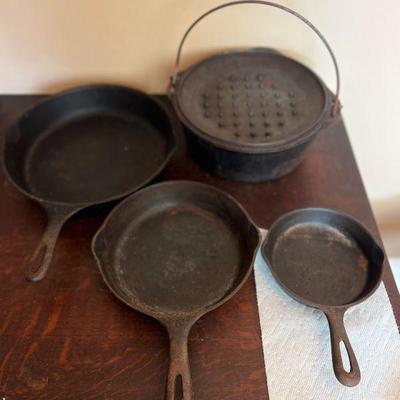 MRM253- Cast Iron Pot & Pans