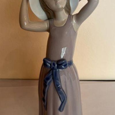 MRM265 Lladro Girl With Hat Figurine 