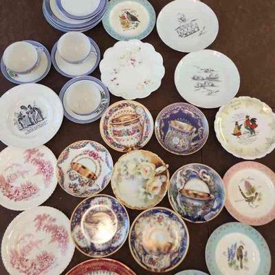 MRM211 - Decorative Collectible Plates And More