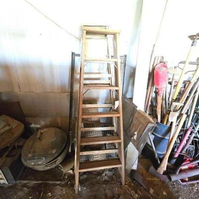 #1024 • (2) 6' Ladders
