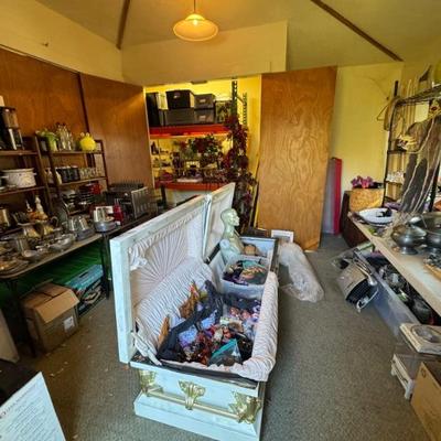 Estate sale photo