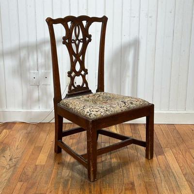 CHIPPENDALE LOW CHAIR | l. 18 x w. 20 x h. 34 in