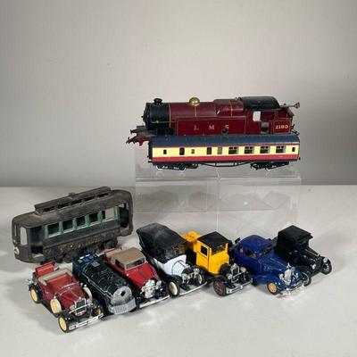 (10PC) MIXED LOT OF MODEL TRAINS/CARS | Variety of model trains and cars.