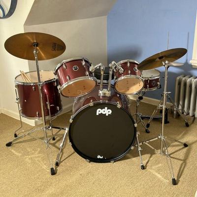 PDP ENCORE DRUM KIT | Includes: kick dum, Tomâ€™s, floor Tom, Sabina B8 Ride crash cymbal, high hats, snare drum, sash symbol and stool