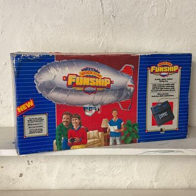THE FANTASTIC FLYING FUNSHIP | New inbox wire, remote controlled, blimp or zeppelin circa 1987