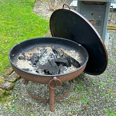 OUTDOOR FIRE PIT | Circular iron fire pit from Fire Pits UK with full metal cover