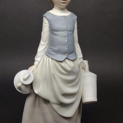 Lladro Milkmaid #4939 Porcelain Figure