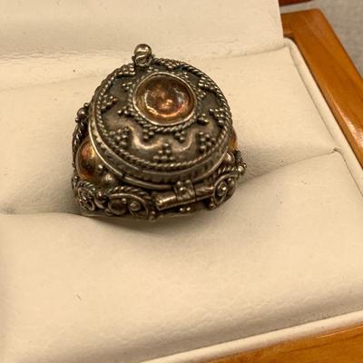 Sterling ring with secret compartment