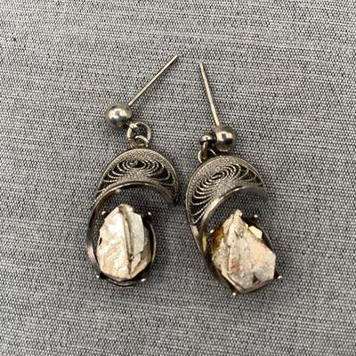 Unique sterling silver with raw stone 