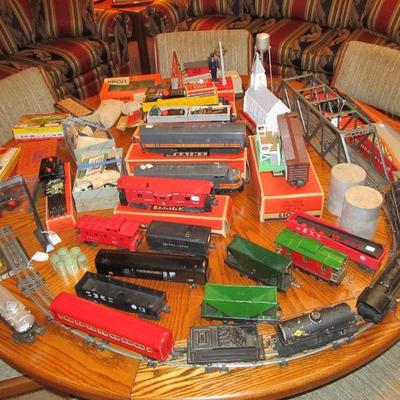 Large vintage LIONEL toy train collection