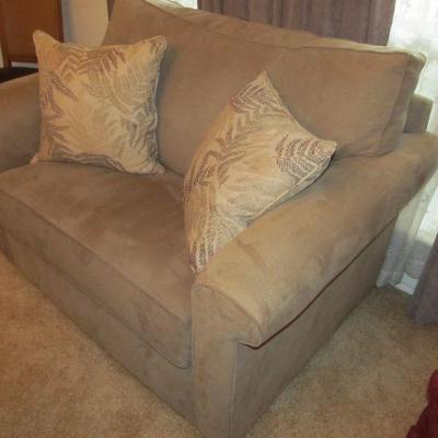 HAVERTY'S Pull-out loveseat
