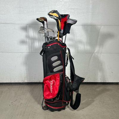JACK NICKLAUS GOLF BAG & CLUBS | Includes: Jack Nicklaus signature golf bag, Nicklaus SS460X 10 degree Signature Series driver, Nicklaus...