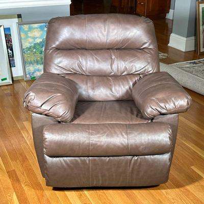 LEATHER ARMCHAIR | Rocking plush leather armchair with gold out foot rest