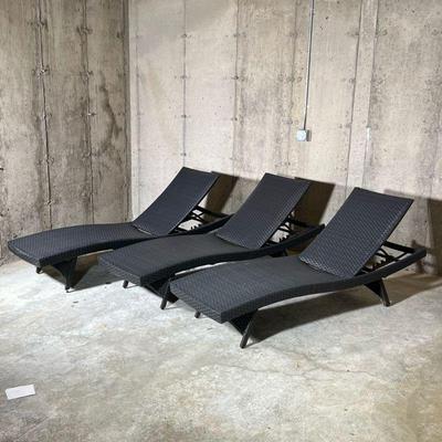 (3PC) WICKER PATIO COUNTOUR LOUNGE CHAIRS | Beautiful chairs, stored indoors for winter.