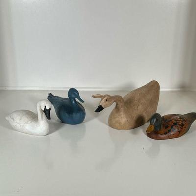 (4PC) CARVED DUCKS | Includes: white swan, carved duck with fruit painted decoration, blue painted carved duck and larger carved duck