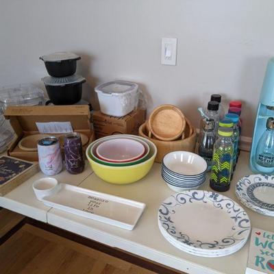 Pyrex nesting bowls & many new Pampered Chef items 