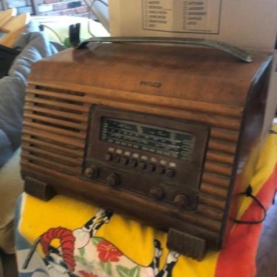 1941 Antique Philco table top radio