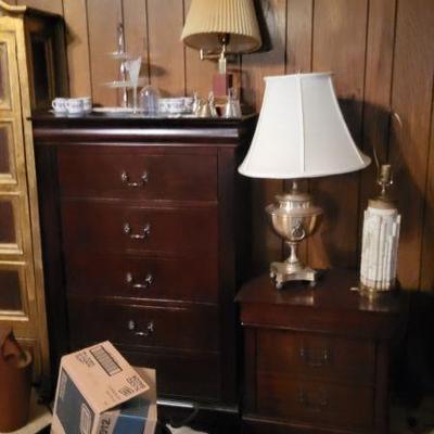 Simple, elegant bedroom suite with sleigh bed