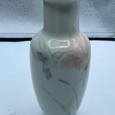 257 crowning touch vase Japan 8 inch tall