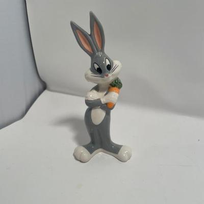 Bugs bunny figurine