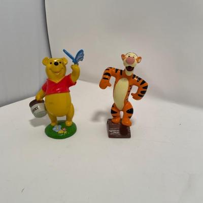 Vtg Pooh & Tigger plastic figures