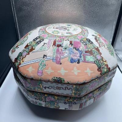 277 contemporary Chinese porcelain wedding box
