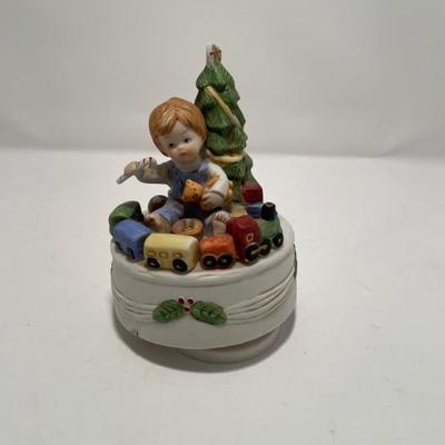 1986 Vtg porcelain holiday music box -$10