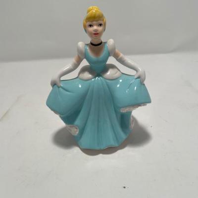 Vtg Disney Cinderella figurine -$12