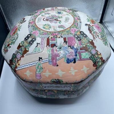277 contemporary Chinese porcelain wedding box- top view