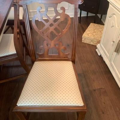  Six chairs, beautiful Condition dining chairs
