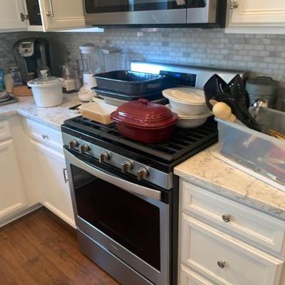  Lots of kitchen, cooking and  baking items 