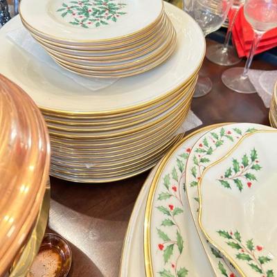 Lenox Special Holly Dinnerware and Accessories 125 pieces