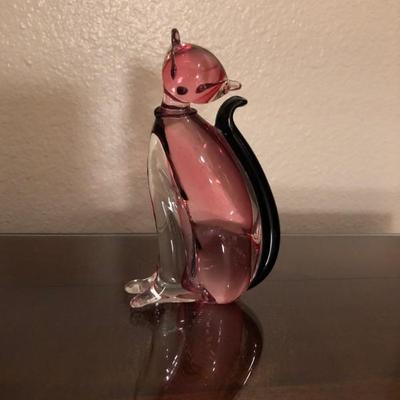 Archimede Seguso - Murano - Designer cat in pink and black sommerso glass. H: 5in | W: 3.5in | D: 1.5in