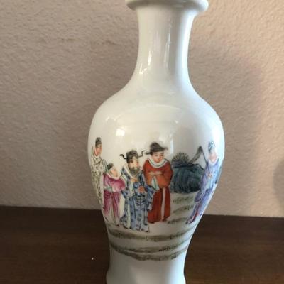 Chinese Famille Rose Porcelain Vase, 20th Century. 