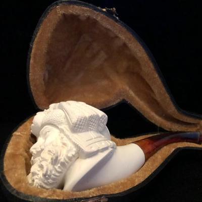 Vintage Carved Meerschaum Pipe with case