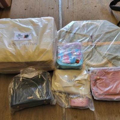 #8100 â€¢ Bags, Purses, and Tote Bag
