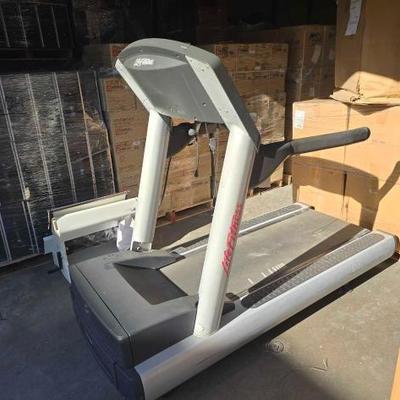 #2520 â€¢ Life Fitness Treadmill
