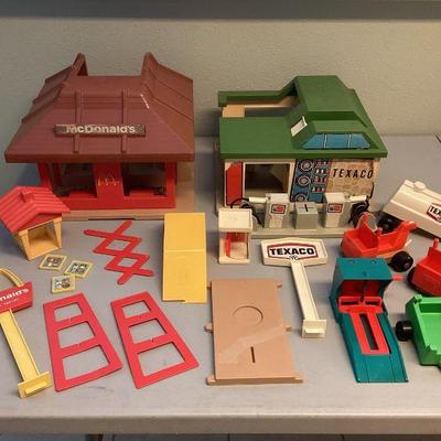 PCG024 Vintage Playskool McDonald's & Texaco Play Houses