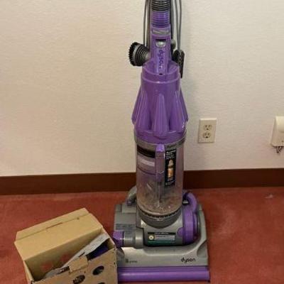 FTM050 Dyson Animal Upright Vacuum Cleaner With Accessories 