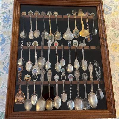 FTM080 Display Case Of Souvenir Spoons 
