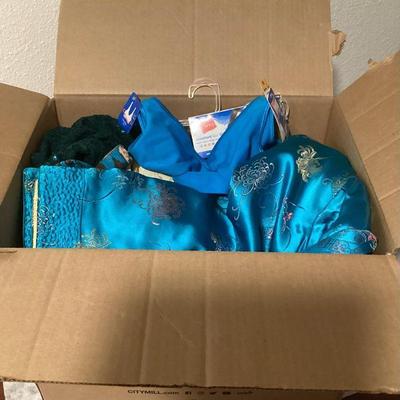 FTM098 Mystery Box Of Women's Vintage Clothing 