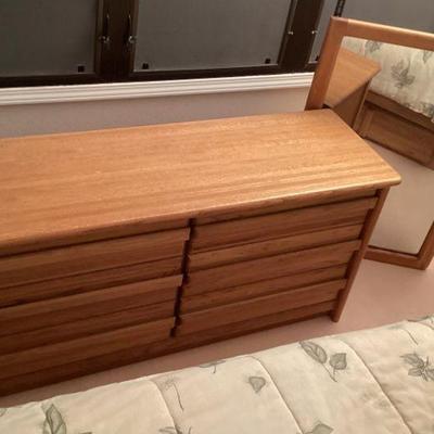 FTM202 Wooden Dresser With Matching Mirror