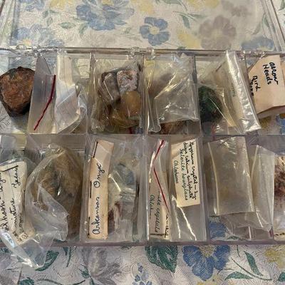 FTM083 Collection Of Rock & Fossil Specimens & Arrow Heads 